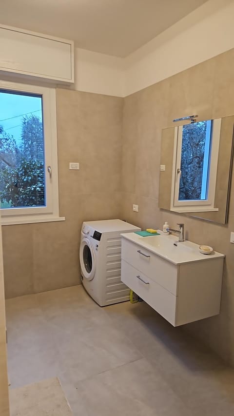 Bathroom, washing machine