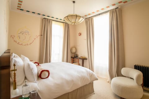 Bed, Photo of the whole room