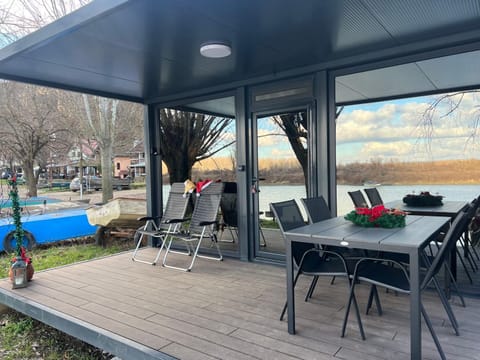 Day, Winter, View (from property/room), Balcony/Terrace, River view