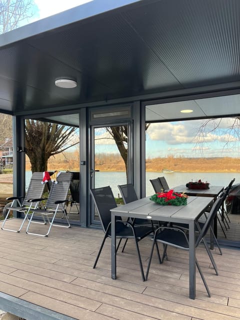 Day, View (from property/room), Balcony/Terrace, River view