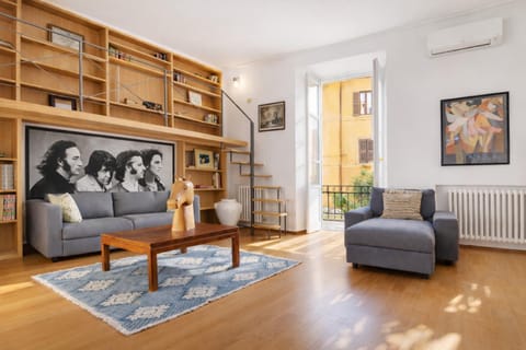 TV and multimedia, Living room, Seating area, air conditioner
