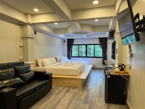 Seating area, Bedroom