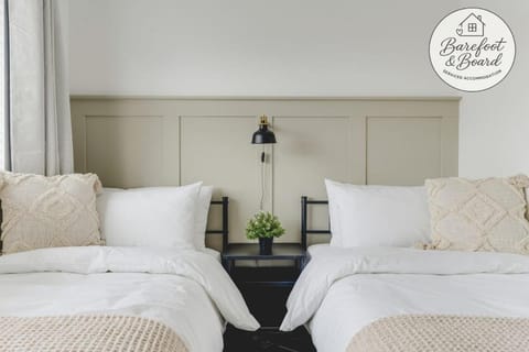 Bed, Bedroom, hair dryier