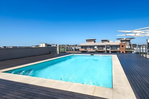 Day, Pool view, Swimming pool, sunbed