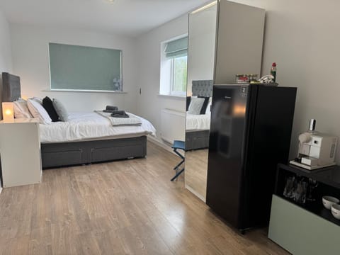 Delightful Self Contained Garden View Retreat House in Rotherham