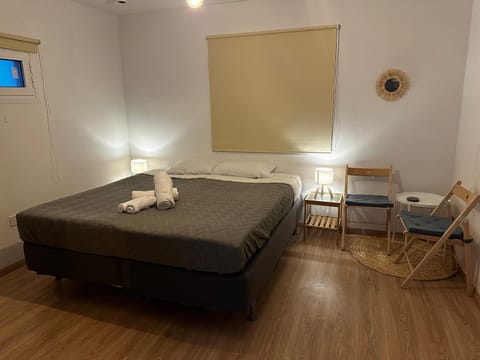 Bed, Lounge or bar
