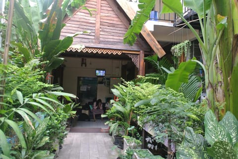 Facade/entrance