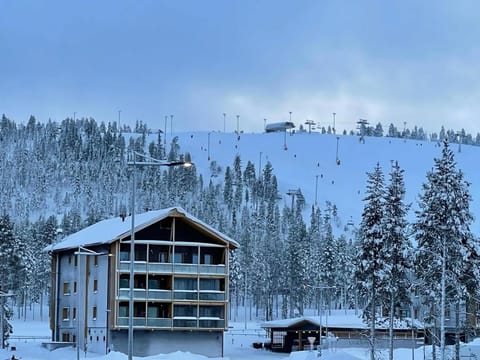 Property building, Skiing, Mountain view