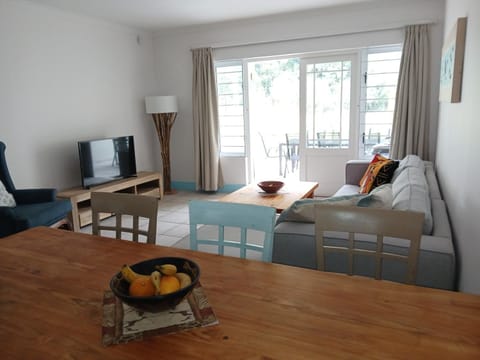 TV and multimedia, Living room, Dining area