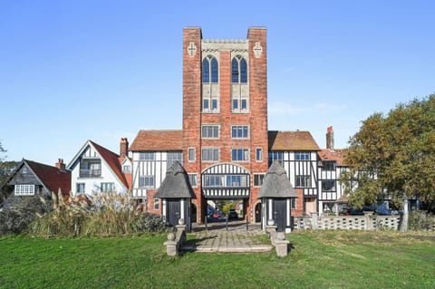 Property building, Spring, Day, Garden, Garden view, Landmark view