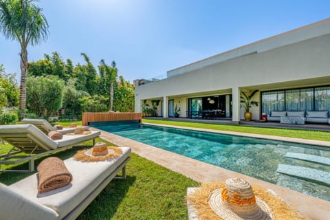 Patio, Natural landscape, Garden, Garden view, Pool view, Swimming pool, Swimming pool, sunbed