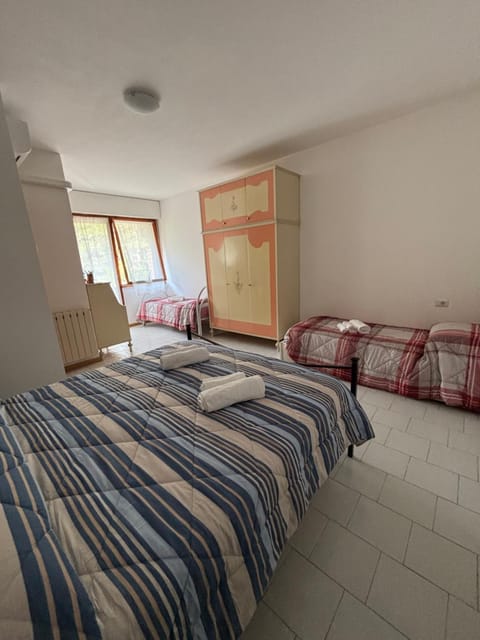 Bed, Photo of the whole room, towels