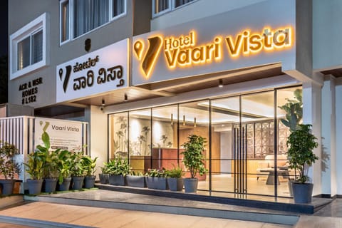 Property building, Facade/entrance, Property logo or sign, Street view