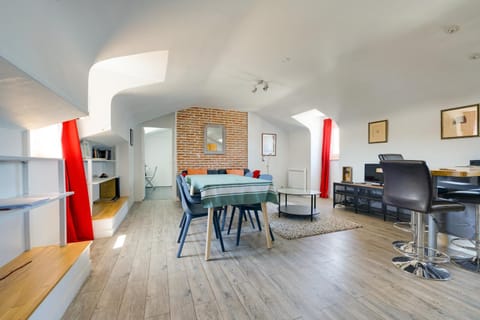 Living room, Dining area