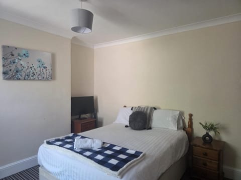 52 - room 3 - smart TV Bed and Breakfast in Swansea