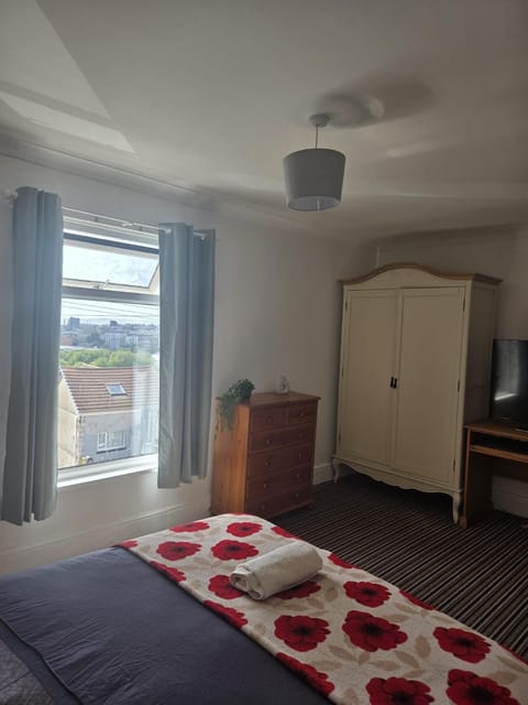 52 - room 4 - city view Bed and Breakfast in Swansea