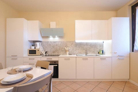 Tower & Lake Holiday Apartment in Province of Brescia