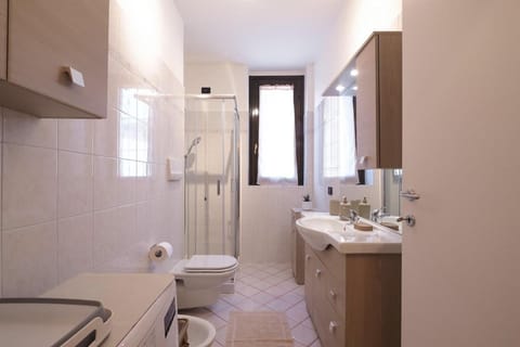 Tower & Lake Holiday Apartment in Province of Brescia