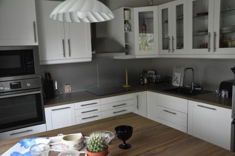 Coffee/tea facilities, dishwasher, toaster