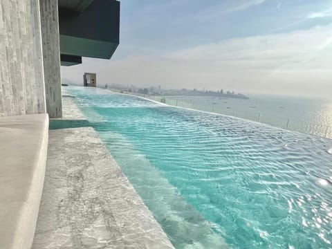 Pool view, Sea view