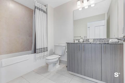 Studio Apt in Downtown Doral Inn in Doral