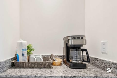 Studio Apt in Downtown Doral Inn in Doral