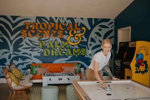 Sleeps 20 - Games - Basketball - Pool - Movie Room House in Bradenton