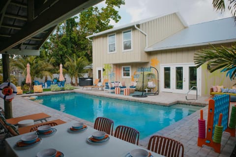 Sleeps 20 - Games - Basketball - Pool - Movie Room House in Bradenton