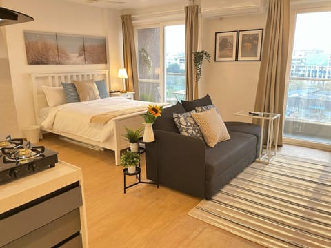 Bed, Photo of the whole room, Seating area