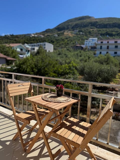 Balcony/Terrace, Mountain view