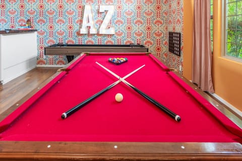 Sleeps 16 Sport Court Heated Pool Putt Putt House in Glendale