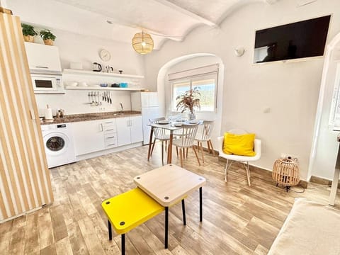 Kitchen or kitchenette, Living room