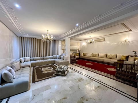 TV and multimedia, Seating area, air conditioner
