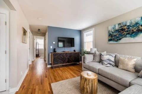 Living room, Seating area, Evening entertainment