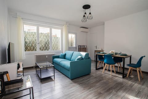 TV and multimedia, Living room, Dining area