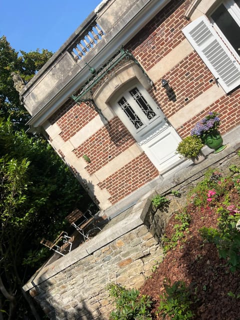 Property building, Spring, Day, Garden, Garden view