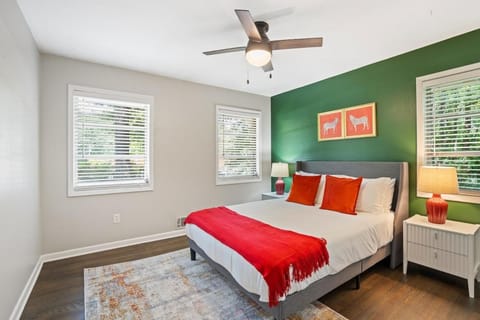 Large House Near Truist Field 15 mins to ATL and Six Flags House in Mableton