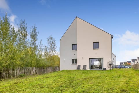 Property building, Spring, Day, Natural landscape, Garden, Garden view