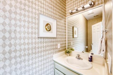 Spacious Modern Retreat with Game Room & Fire Pit near Trails House in Rogers