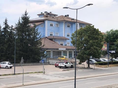 Neighbourhood, Street view