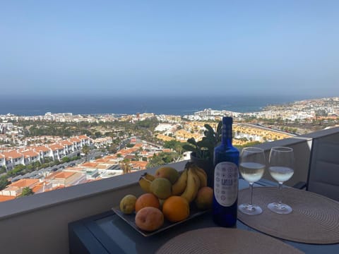 Day, Natural landscape, Bird's eye view, View (from property/room), Balcony/Terrace, Food, City view, Sea view, Drinks