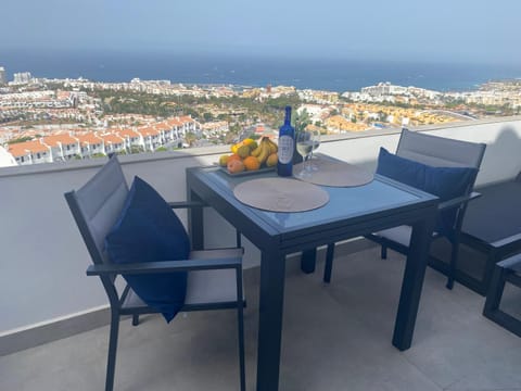 Day, Natural landscape, View (from property/room), Balcony/Terrace, Seating area, Dining area, Sea view