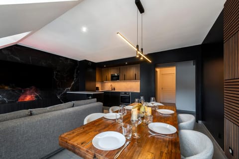 Obsidian Luxury Suite - balnéo, miroirs aux plafonds, proche disney Apartment in Chessy