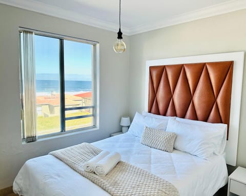 Bed, Bedroom, Sea view