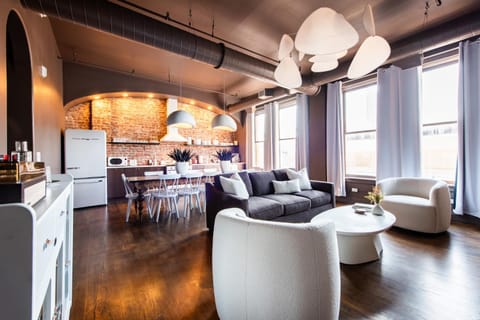 Kitchen or kitchenette, Living room, Seating area, Dining area