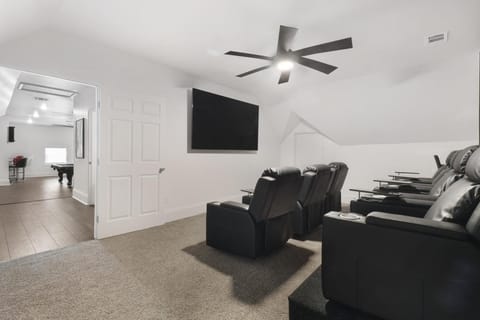 Family-Friendly 5BR | Sleeps 15 | 3 mins Downtown! House in Montgomery