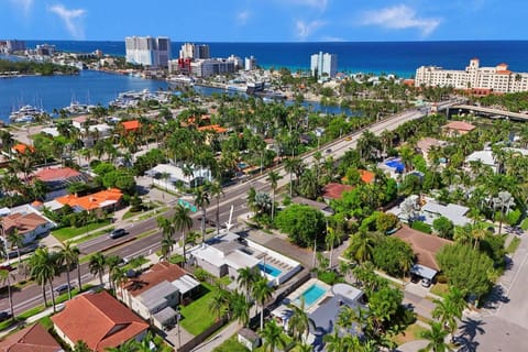 Property building, Neighbourhood, Natural landscape, Bird's eye view, Sea view, Street view