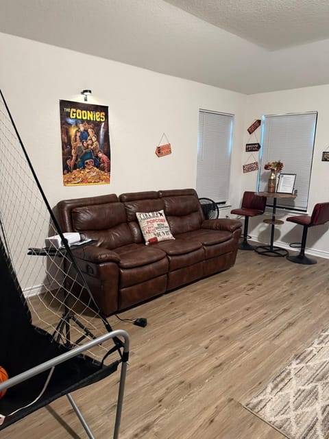 Perfect Family Getaway sleeps 12 House in Seguin