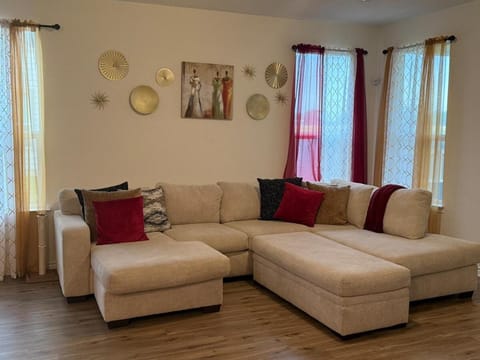 Perfect Family Getaway sleeps 12 House in Seguin