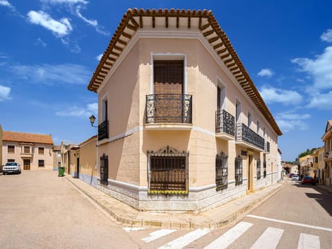 Property building, Neighbourhood